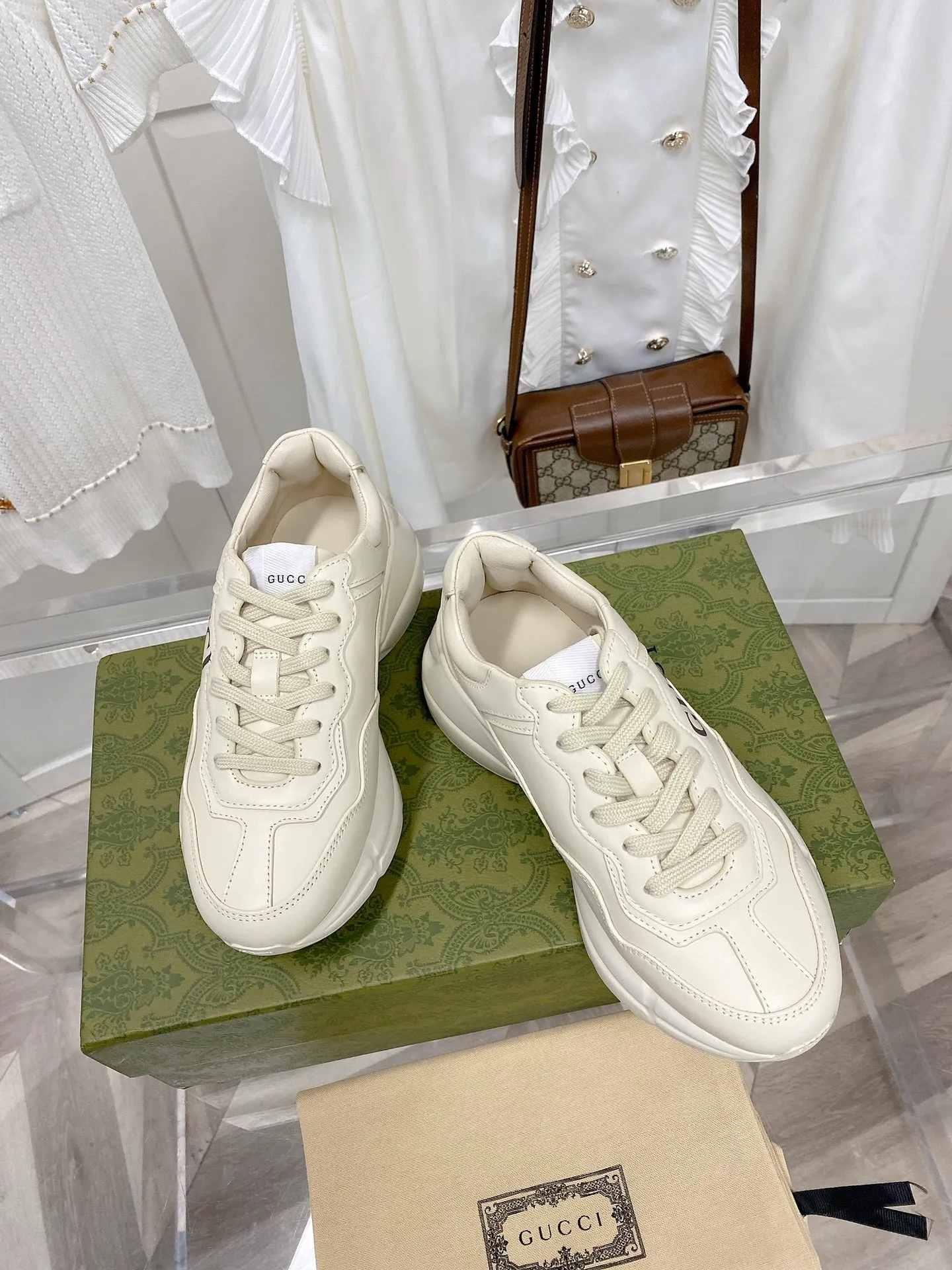 👟👟Ex-factory price 480👟👟 Women's Shoes Factory Upgraded Version 2022 Gucci Gucci top version couple's dad shoes series is new! 🖤 ⚠GG couple’s dad shoes have been popular in recent years; new colors are updated constantly; Gucci has updated new colors in 2022, and our home and counters have new ones at the same time. This classic dad shoe has celebrities and Internet celebrities Anchors and others are sure to plant grass and call ❤ Classic fashion style, distressed leather surface, 5D drawing printing; mixed surface splicing colors, etc... Original customization (off-white eco-friendly cowhide, first layer of cowhide inside), original outsole... Shiny colorful drawings embellish the sides of the shoe body, old color rubbing, package production technology, 1:1 creation / only to make the best shoes. Size: Women’s 35-45